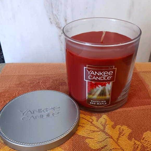 Yankee Candle Dazzling Red Maple Single Wick Tumbler RETIRED - Picture 3 of 4